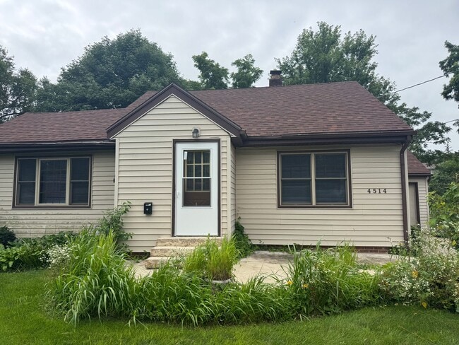 Great little home without the high price! - Great little home without the high price!