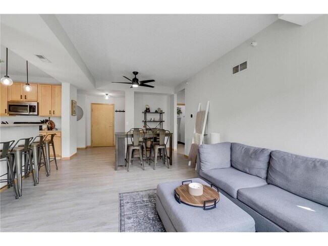 Photo - 2565 Franklin Ave Unit 207