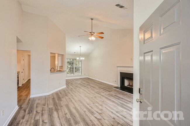 Photo - 4875 Larkspur Ln