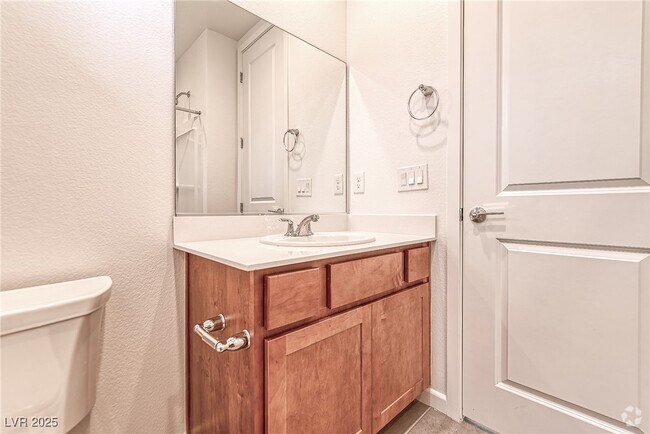 Building Photo - 639 Grey Saker St Rental