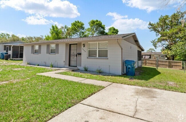 Building Photo - Renovated 3 bedroom 1 Bathroom fenced yard... Rental