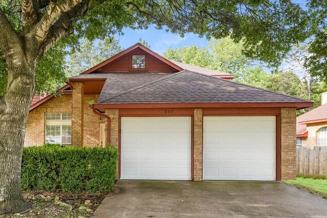 Building Photo - 809 Clover Hill Ln Rental