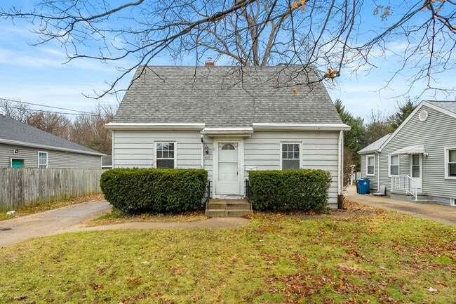 Building Photo - 423 Cornell Dr