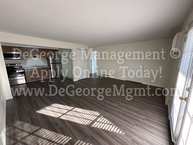 Photo - Canal Town Commons