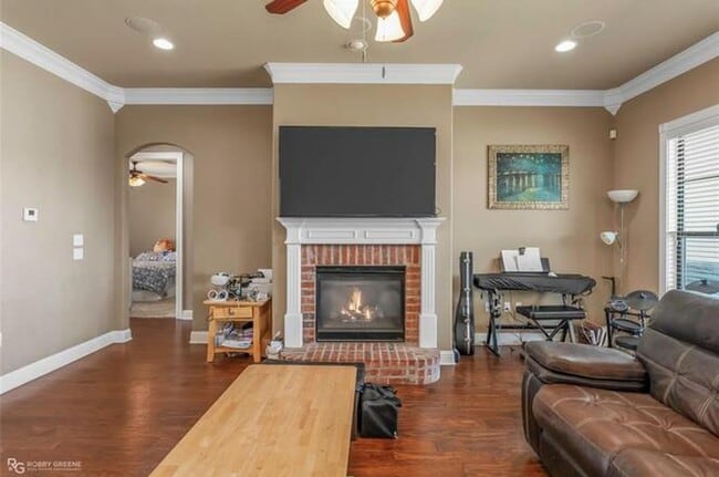 Photo - Gorgeous 4 Bedroom Home with Bonus Room in Bossier!