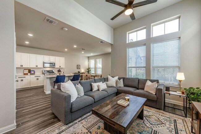 Photo - 7812 Moody Bend