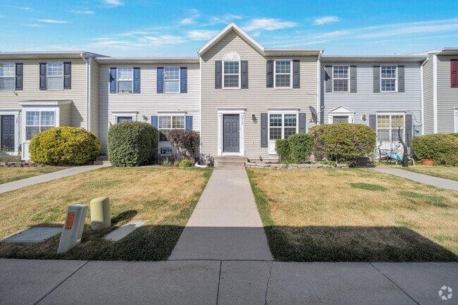 Building Photo - Modern 3 Bed, 3 Bath Home with Central Air...