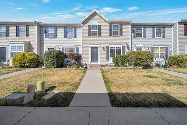Modern 3 Bed, 3 Bath Home with Central Air... - Modern 3 Bed, 3 Bath Home with Central Air...