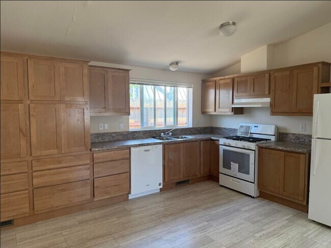 Photo - Newer 2 bedroom house on quiet street