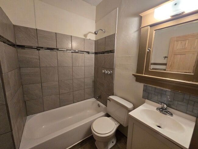 Building Photo - 2245-7 S. Muskego Ave Unit Upper