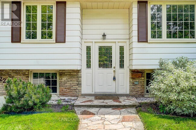 Photo - 2294 Wyandotte Dr