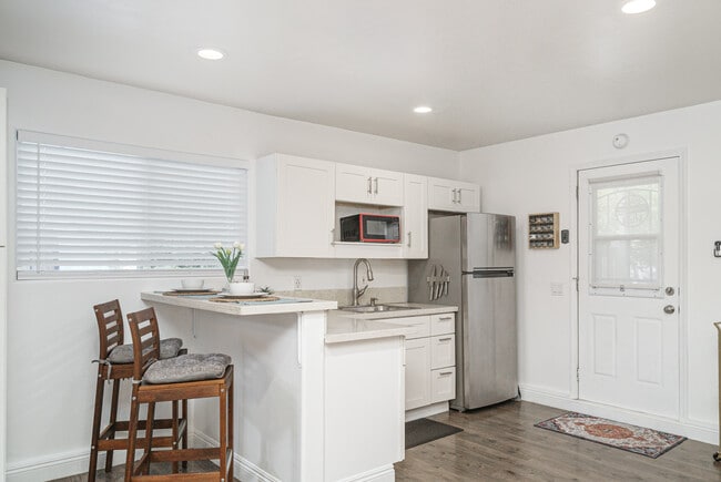 Photo - 9026 Avocado St