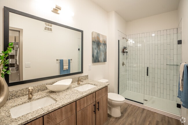 2BR, 2BA - 1,122SF - Bathroom