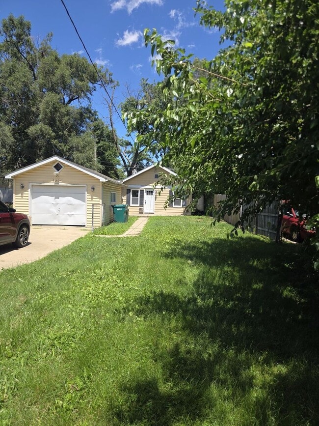Building Photo - 2-Bedroom Home with detached garage — 50% Off Your First Month!