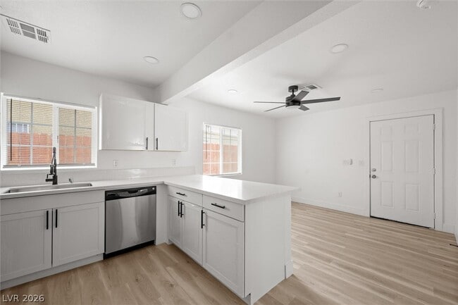 Building Photo - 623 N 10th St