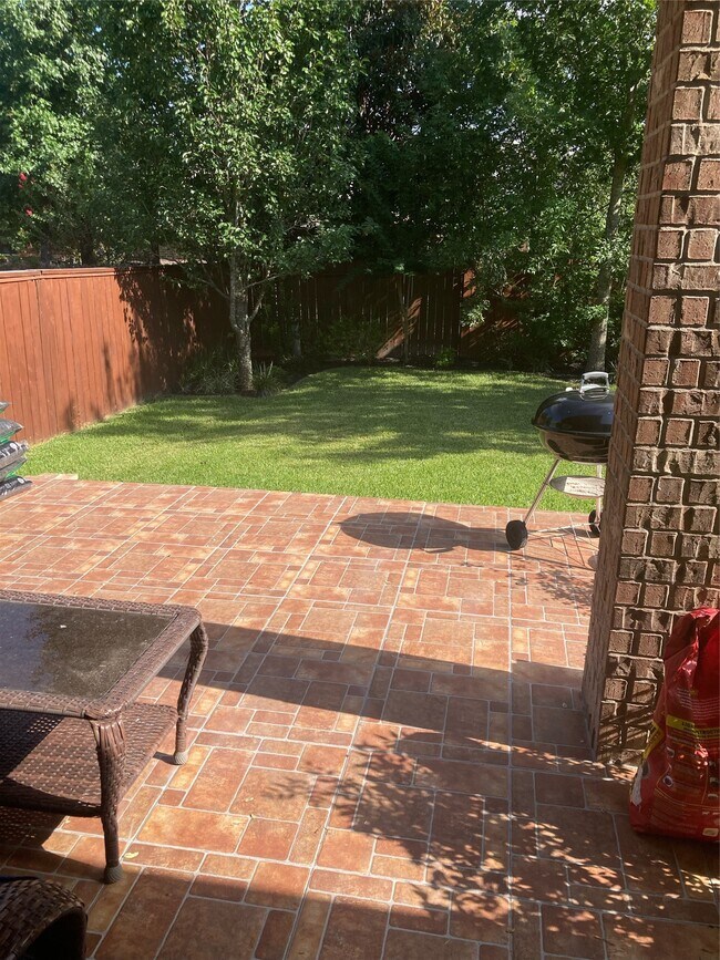 Photo - 110 N Hawkhurst Cir