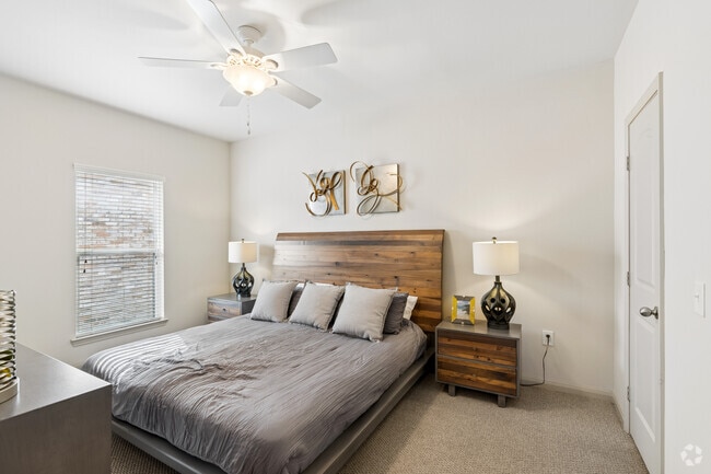 2BR, 1.5BA - 1000SF - Primary Bedroom