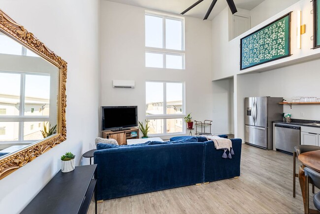 Building Photo - Madison Penthouse Unit 414