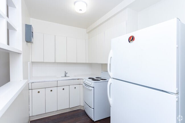 1BR, 1BA - 580SF - Kitchen
