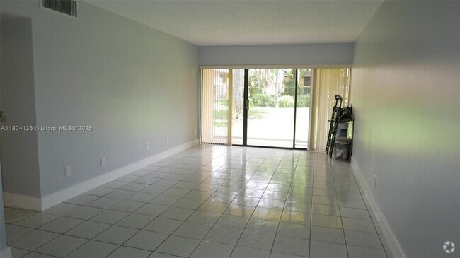 Building Photo - 5991 Washington St Unit 222 Rental