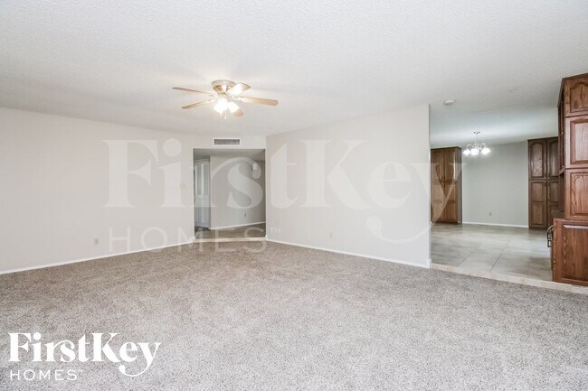 Photo - 614 E Greenway Dr