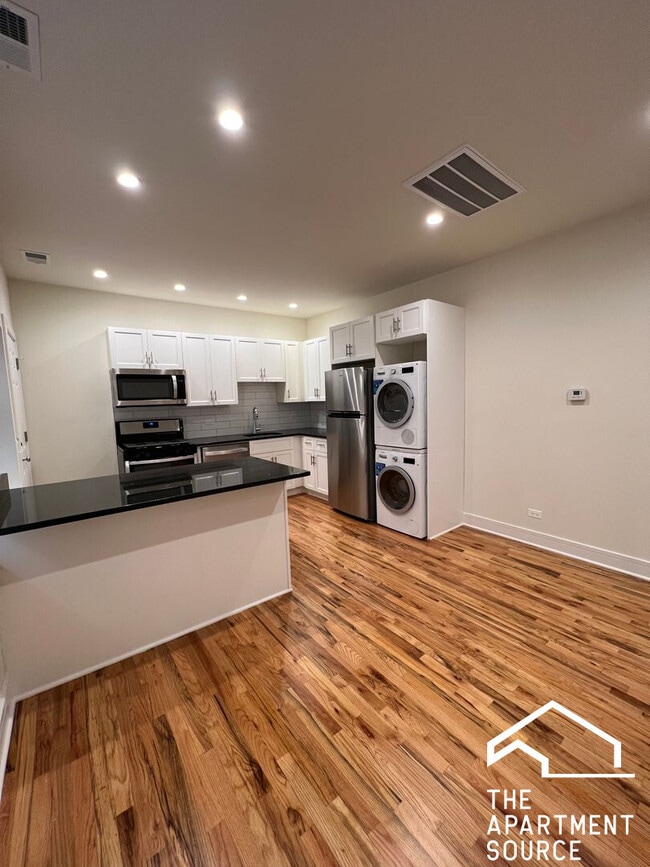 Photo - 3230 N Clark St Unit 3F