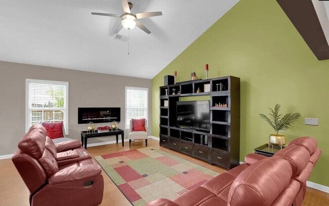 946 Farnsworth Dr