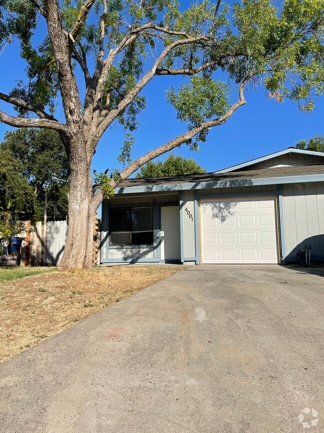 Building Photo - Move-In Ready 2-Bedroom Duplex with Modern... Rental