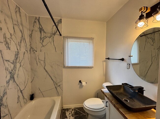 Photo - 20245 Archdale St