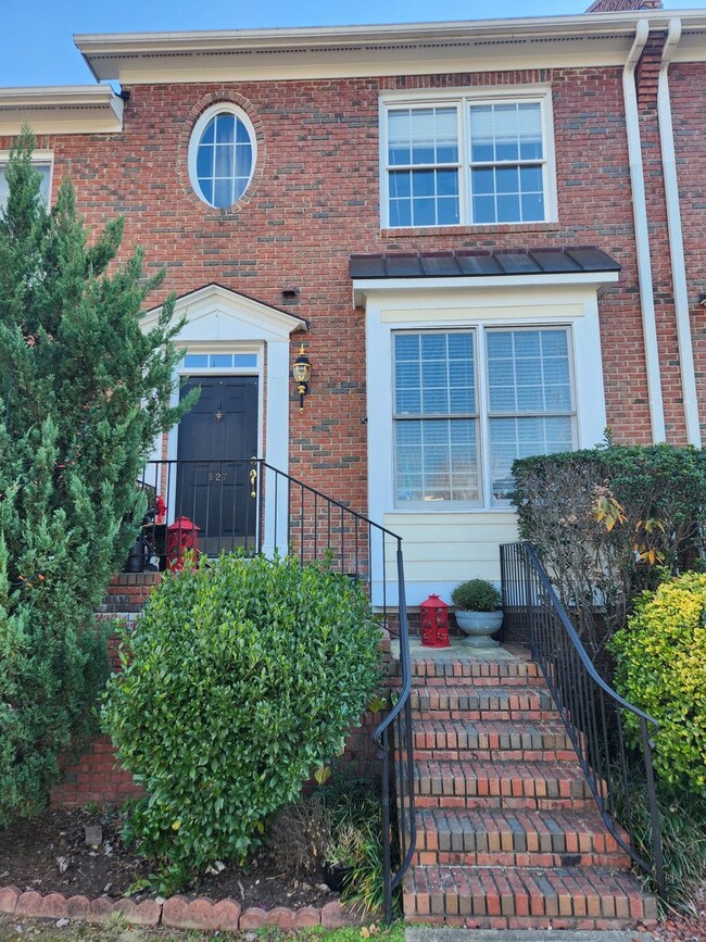 Building Photo - Chapel Hill / Southern Village Townhouse A...