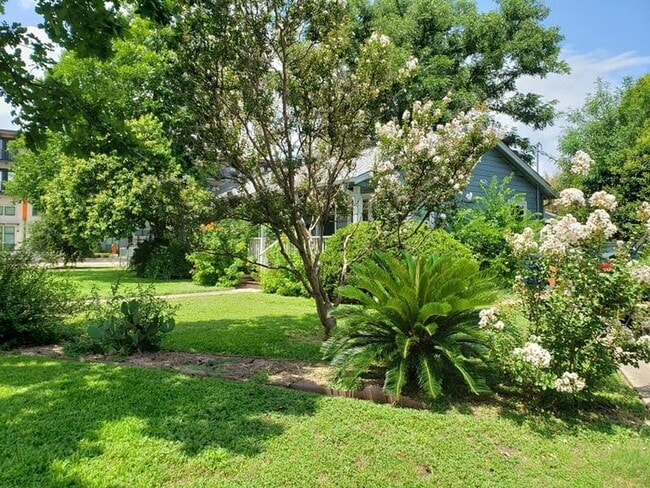 Photo - 5700 Avenue F
