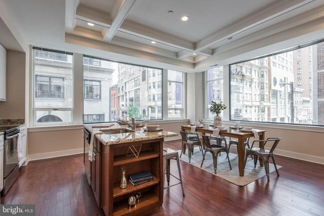 Building Photo - 1501 Locust St Unit 403 Rental