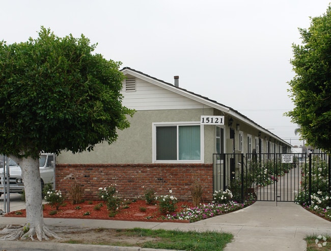 15121 Van Buren St