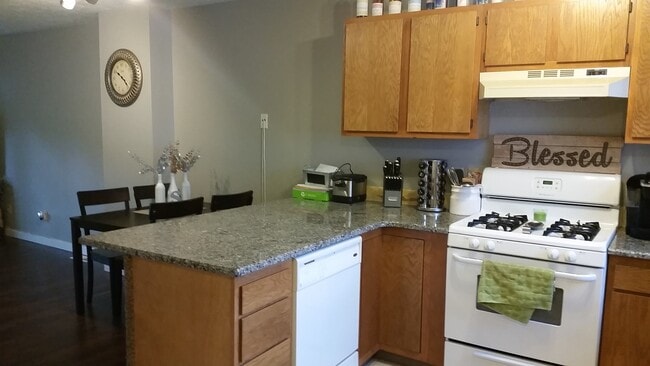 Photo - 904 Cedar Run Ct NW