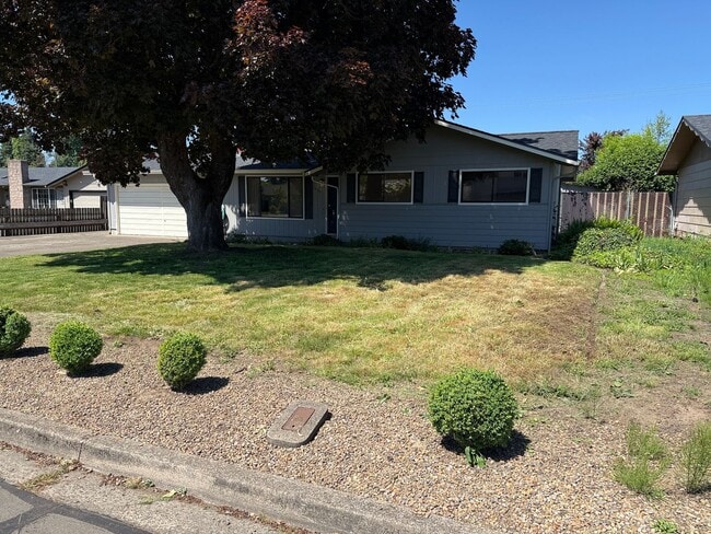 Photo - Discover this 3-bedroom 2-bathroom house in a great neighborhood!