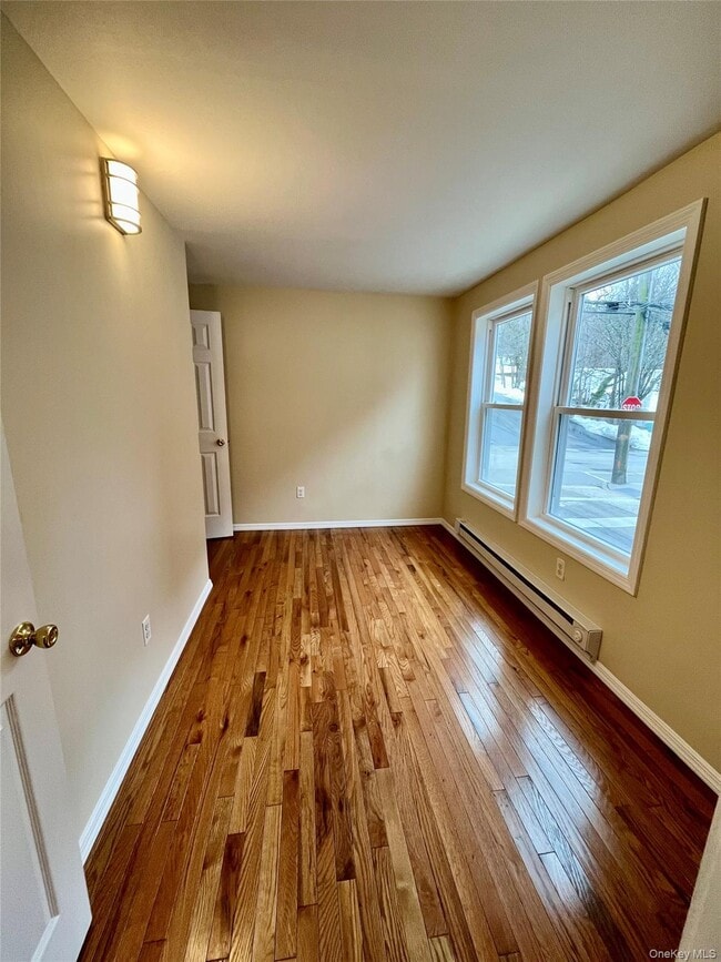 Photo - 41 Scudder Ave Unit 1st Floor Rear