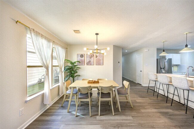 Photo - 1010 Hummingbird Point Ln