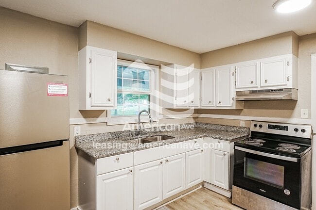 3027 Woodside Dr