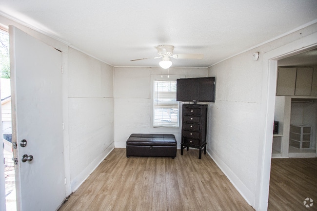 Building Photo - 2411 21st St Rental
