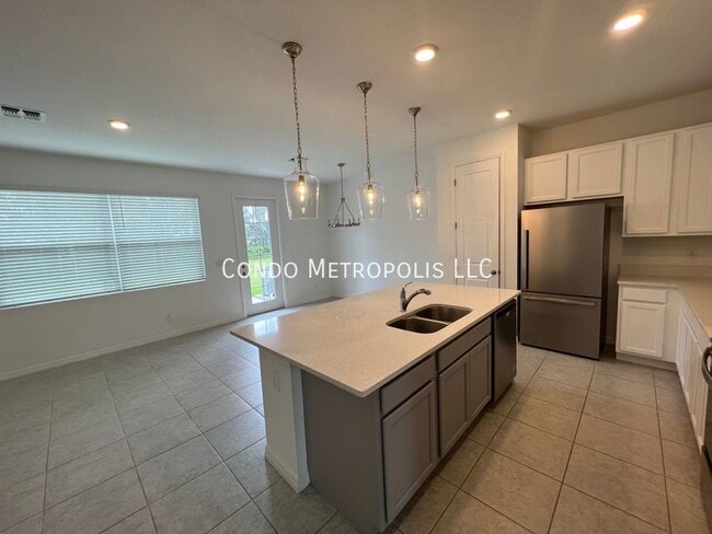 Photo - 1529 Discovery St