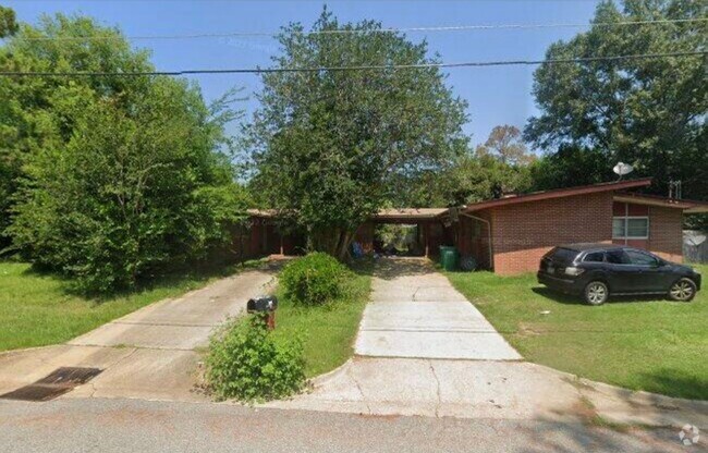 Building Photo - 2009 North Flintock Drive Rental