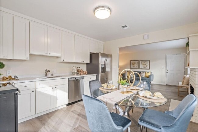 Photo - 130 Kittoe Dr Unit A