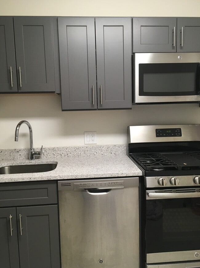 Quartz countertop in kitchen - 5101 River Rd Unit 903