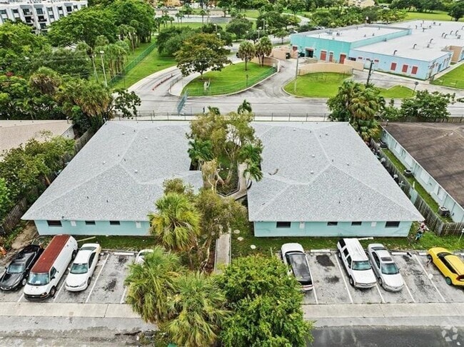 Building Photo - 5744 NW 27th Ct Rental
