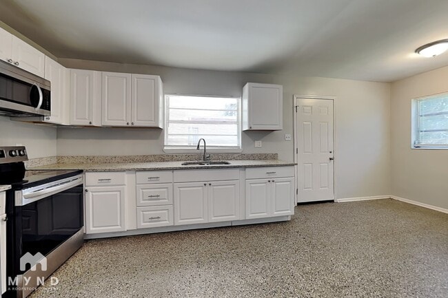 1505 E Genesee St