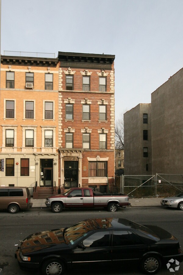 Primary Photo 12/10/06 - 235 Bainbridge St