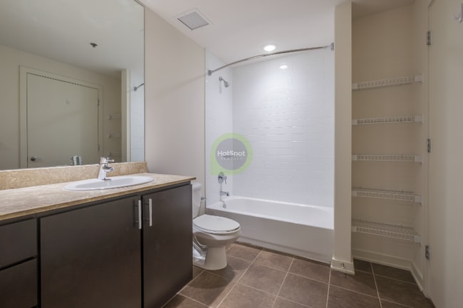 Photo - 91 W Kinzie St