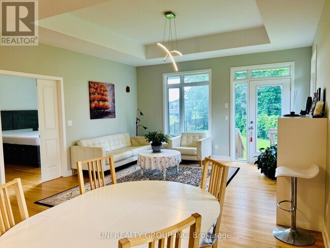 Photo - 70 Stanhope Ct
