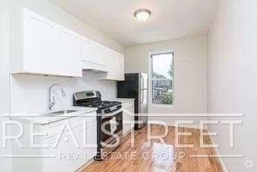 Building Photo - 3 Bed 1 Bath in PLG! Unit 1 Rental