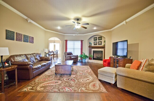 Photo - ***1804 SW Sequoia***